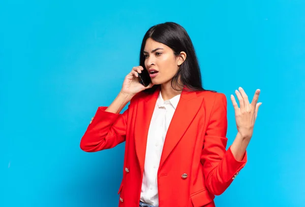 Young Hispanic Businesswoman Using Her Telephone — Stock Photo, Image