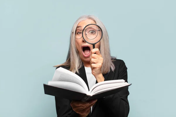 Senior Pretty Woman Book Magnifying Glass Search Concept — Stock Photo, Image