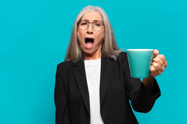 Senior Söt Affärskvinna Med Kaffekopp — Stockfoto
