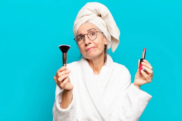 Mayor Mujer Bonita Después Ducha Maquillaje Uso Albornoz —  Fotos de Stock