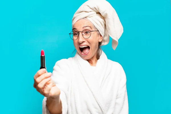 Mayor Mujer Bonita Después Ducha Maquillaje Uso Albornoz —  Fotos de Stock