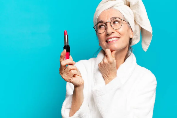 Mayor Mujer Bonita Después Ducha Maquillaje Uso Albornoz —  Fotos de Stock