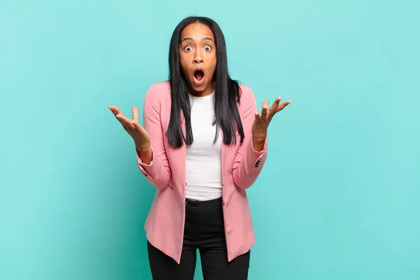 Young Black Woman Open Mouthed Amazed Shocked Astonished Unbelievable Surprise —  Fotos de Stock