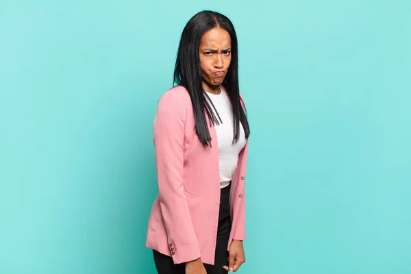 Jovem Negra Com Uma Expressão Pateta Louca Surpreso Bochechas Inchadas — Fotografia de Stock