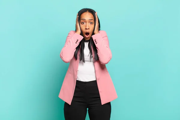 Young Black Woman Looking Unpleasantly Shocked Scared Worried Mouth Wide — Stockfoto