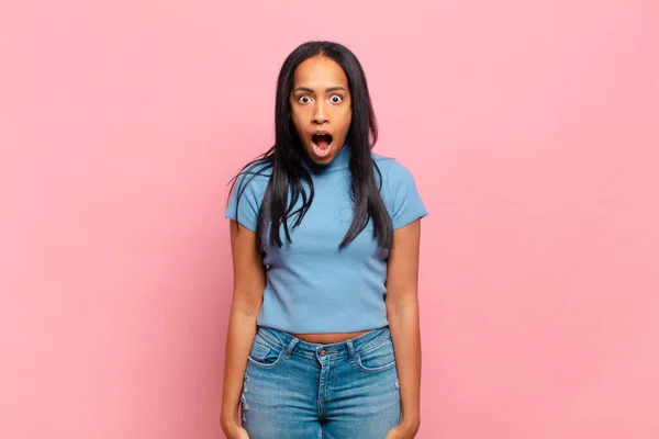Young Black Woman Looking Very Shocked Surprised Staring Open Mouth —  Fotos de Stock