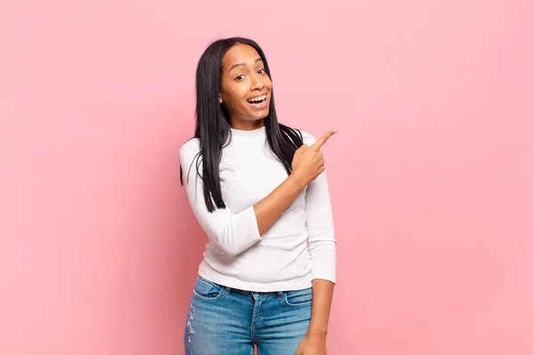 Young Black Woman Looking Excited Surprised Pointing Side Upwards Copy — Stockfoto