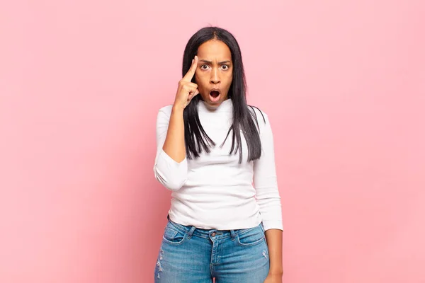 Young Black Woman Looking Surprised Open Mouthed Shocked Realizing New — ストック写真