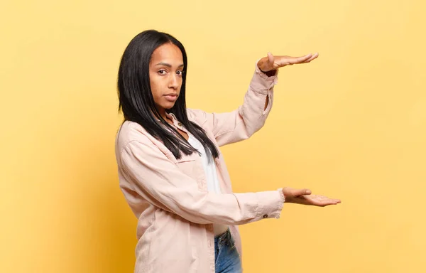 Young Black Woman Holding Object Both Hands Side Copy Space —  Fotos de Stock