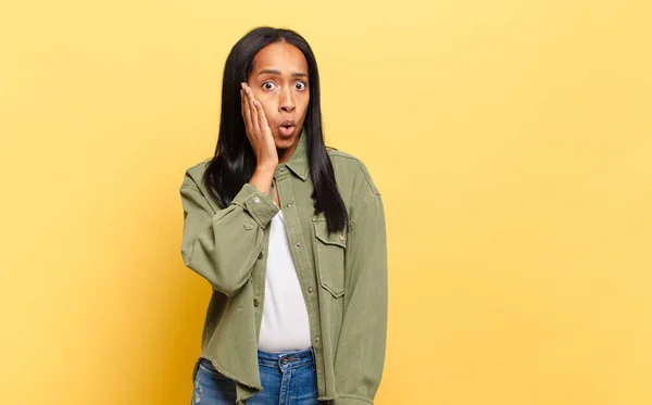 Young Black Woman Feeling Shocked Astonished Holding Face Hand Disbelief — Stockfoto