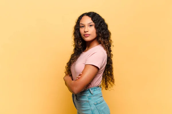 Young Hispanic Woman Smiling Camera Crossed Arms Happy Confident Satisfied — Stock Photo, Image