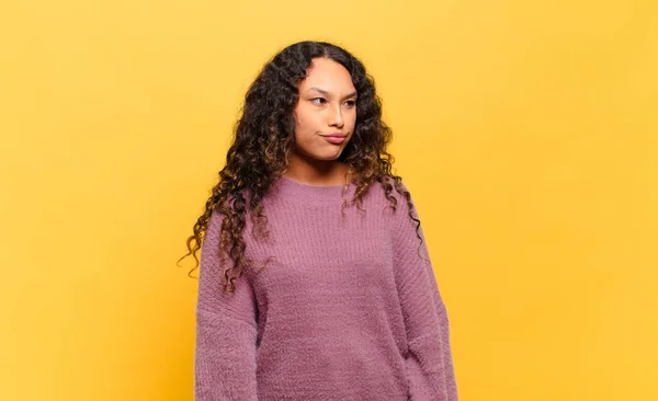 Junge Hispanische Frau Die Sich Traurig Verärgert Oder Wütend Fühlt — Stockfoto