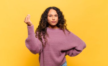 Genç İspanyol kadın kapiş ya da para hareketi yapıyor, sana borçlarını ödemeni söylüyor.!