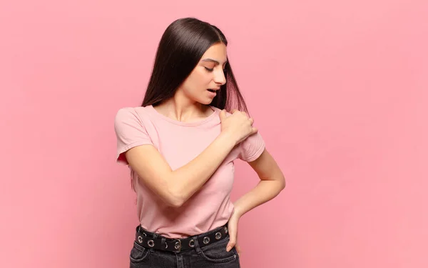 Ung Vacker Kvinna Känner Sig Trött Stressad Orolig Frustrerad Och — Stockfoto