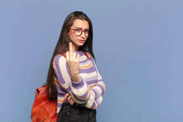 Ung Vacker Kvinna Känner Sig Arg Irriterad Upprorisk Och Aggressiv — Stockfoto