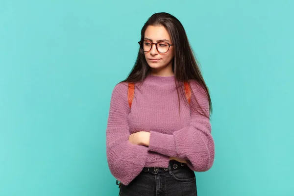 Jonge Mooie Vrouw Zich Afvragend Gelukkige Gedachten Ideeën Denkend Dagdromend — Stockfoto