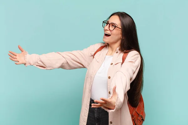 Jonge Mooie Vrouw Uitvoeren Van Opera Zingen Een Concert Show — Stockfoto