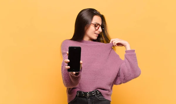 Giovane Bella Donna Sensazione Stress Ansioso Stanco Frustrato Tirando Collo — Foto Stock