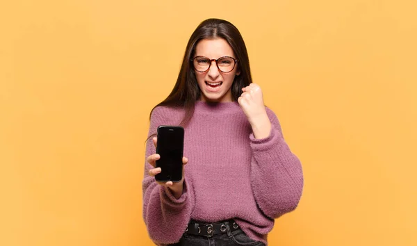 Junge Hübsche Frau Schreit Aggressiv Mit Wütendem Gesichtsausdruck Oder Mit — Stockfoto