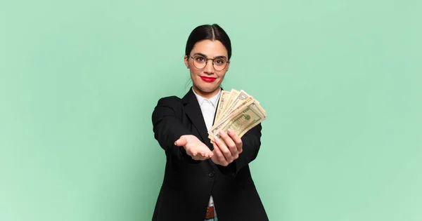 Jonge Mooie Vrouw Glimlacht Gelukkig Met Vriendelijke Zelfverzekerde Positieve Blik — Stockfoto