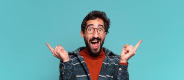 Genç, deli, sakallı adam. Zaferi kazanan gibi kutluyoruz.