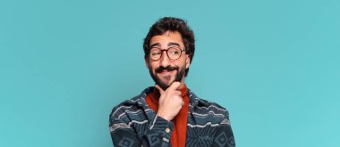 Genç, deli, sakallı adam. Düşünen ya da kuşkulu ifade