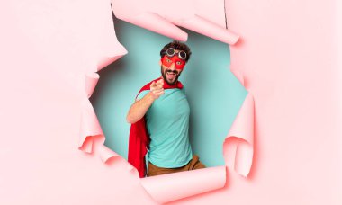 Çılgın süper kahraman adam. işaret işareti