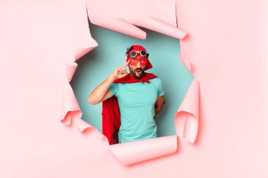 Çılgın süper kahraman adam. Düşünen ya da kuşkulu ifade