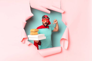 Çılgın süper kahraman adam. Şaşırmış ya da şok olmuş. Fast food konseptini kaldır.