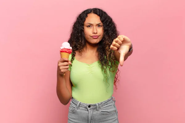 Joven Mujer Hispana Sintiéndose Enfadada Enfadada Decepcionada Disgustada Mostrando Los — Foto de Stock