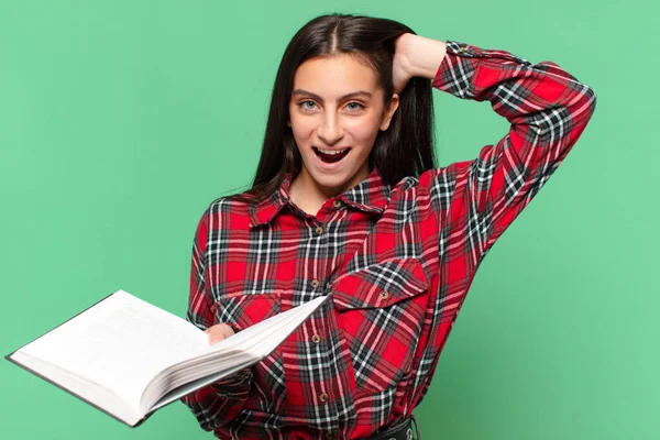 Jovencita Bonita Adolescente Expresión Impactada Sorprendida Concepto Estudiante —  Fotos de Stock