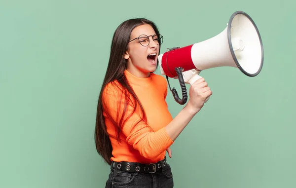 Junges Hübsches Teenager Mädchen Megafon Konzept — Stockfoto