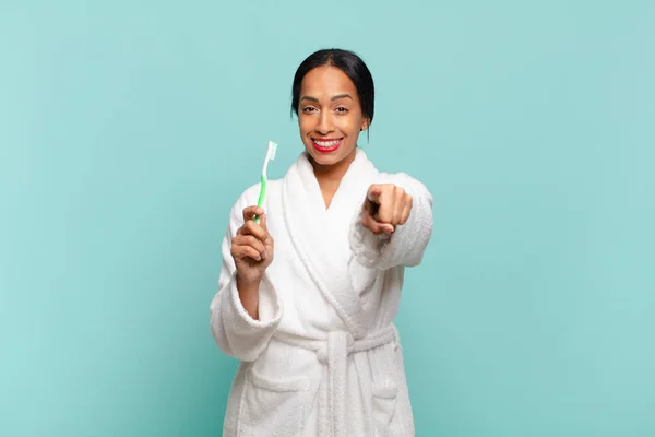 Amerikalı Güzel Bir Kadın Puanlı Jest Diş Fırçası Kavramı — Stok fotoğraf