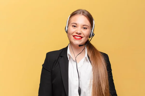 Uma Jovem Mulher Bonita Expressão Feliz Surpreso Conceito Telemarketer — Fotografia de Stock