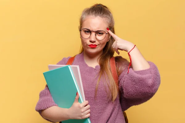 Una Mujer Joven Bonita Expresión Pensante Dudosa Concepto Estudiante — Foto de Stock