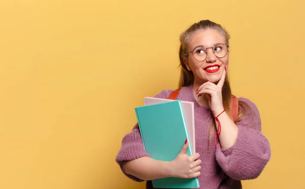 Uma Jovem Mulher Bonita Pensar Duvidar Expressão Conceito Estudante — Fotografia de Stock