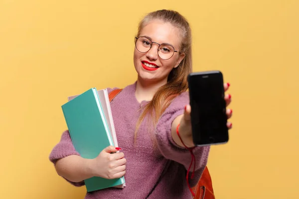 Uma Jovem Mulher Bonita Expressão Feliz Surpreso Conceito Estudante — Fotografia de Stock