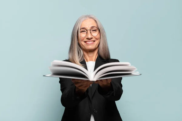 Pretty Senior Businesswoman Book — Stock Photo, Image