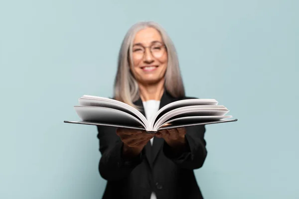 Pretty Senior Businesswoman Book — Stock Photo, Image