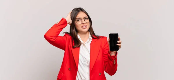 Joven Empresaria Sintiéndose Estresada Preocupada Ansiosa Asustada Con Las Manos — Foto de Stock