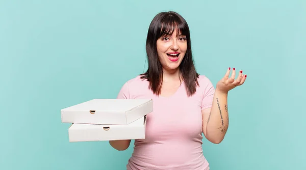 Zich Gelukkig Verrast Vrolijk Voelen Glimlachen Met Een Positieve Houding — Stockfoto