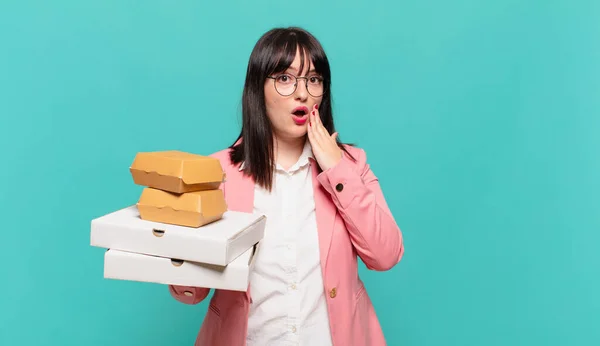 Jeune Femme Affaires Sentant Choqué Effrayé Air Terrifié Avec Bouche — Photo