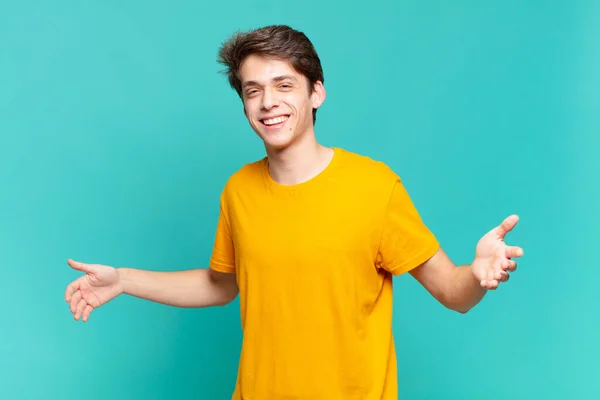 Joven Que Feliz Arrogante Orgulloso Satisfecho Mismo Sintiéndose Como Número — Foto de Stock