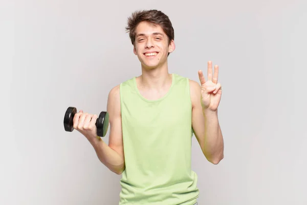 Menino Sorrindo Olhando Amigável Mostrando Número Três Terceiro Com Mão — Fotografia de Stock