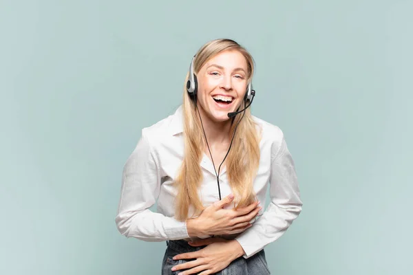 Young Blond Telemarketer Woman Laughing Out Loud Some Hilarious Joke — Stock Photo, Image