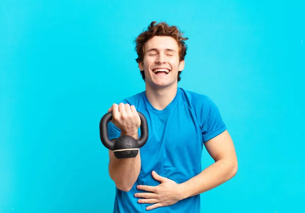 Joven Deportista Riendo Voz Alta Alguna Broma Hilarante Sintiéndose Feliz — Foto de Stock