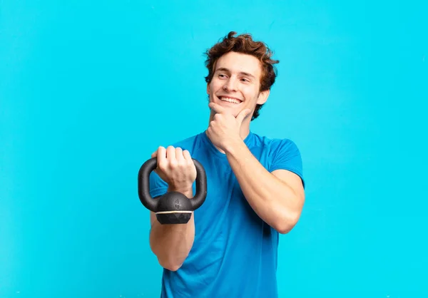 Jovem Menino Esporte Sorrindo Com Uma Expressão Feliz Confiante Com — Fotografia de Stock