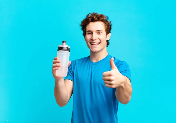 Menino Esporte Sentindo Orgulhoso Despreocupado Confiante Feliz Sorrindo Positivamente Com — Fotografia de Stock