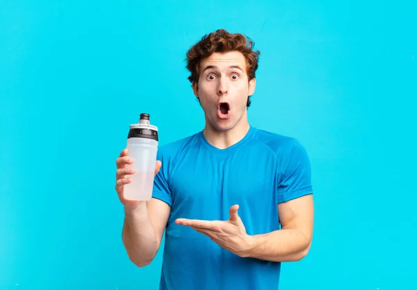 Sport Boy Looking Surprised Shocked Jaw Dropped Holding Object Open — Stock Photo, Image