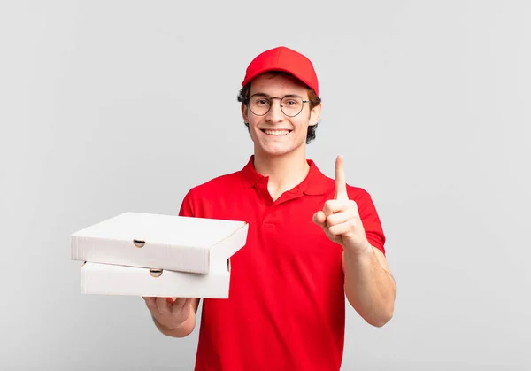 Pizza Leveren Jongen Glimlachend Trots Vol Vertrouwen Maken Nummer Een — Stockfoto